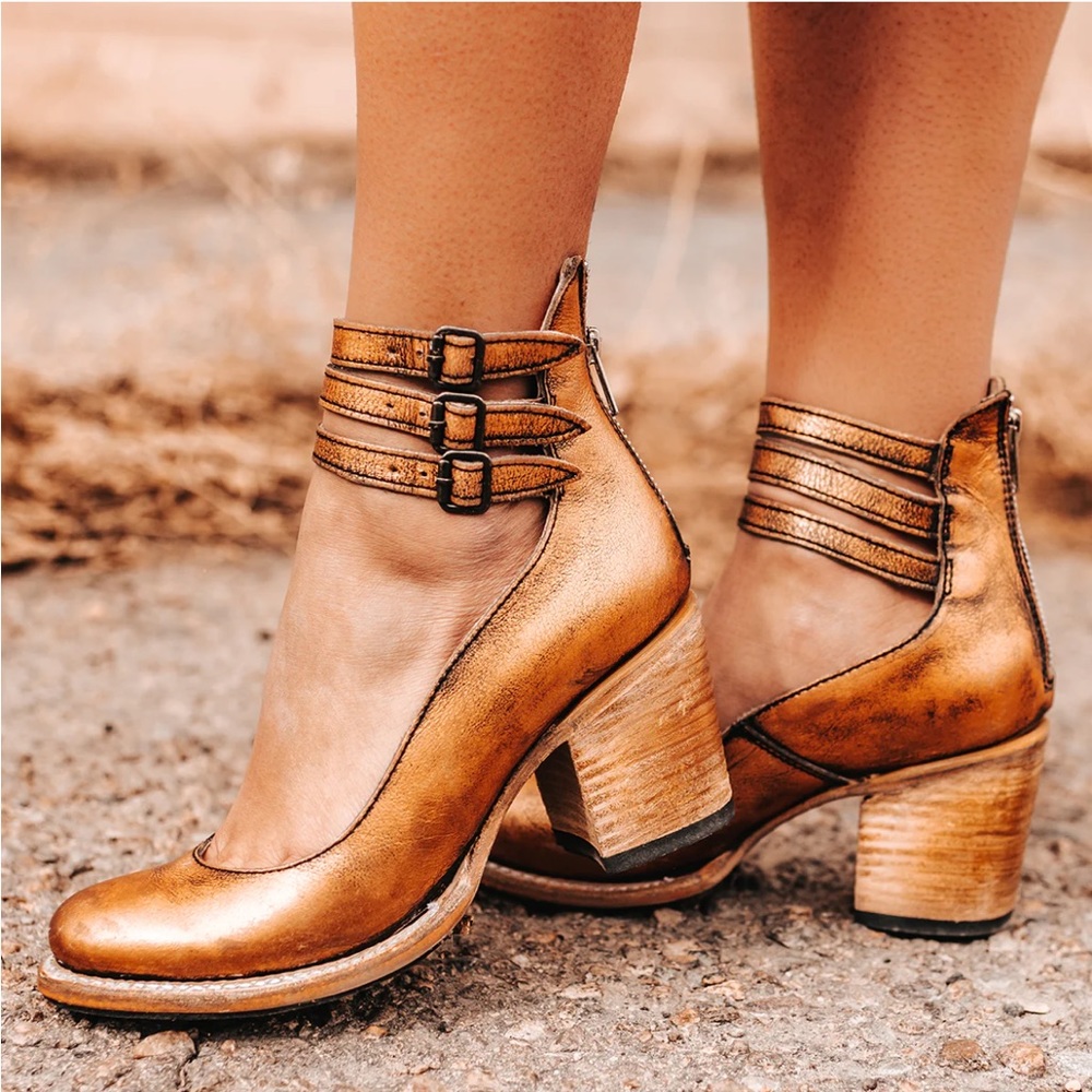 FREEBIRD 🪽 tan RANDI size 6 shoes